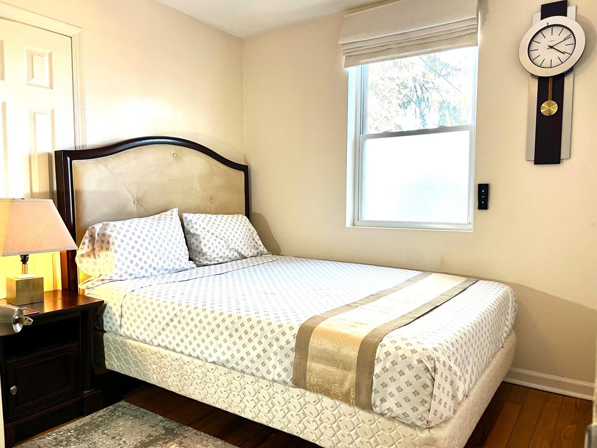 Aloha Homestay Falls Church Exterior foto